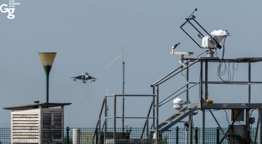 Aterrizaje Harrier Aeródromo Militar de León Aterrizaje Harrier Aeródromo Militar de León