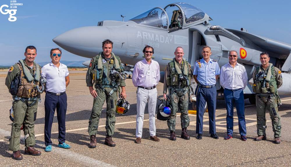 Recibimiento Harrier Aeródromo Militar de León Recibimiento Harrier Aeródromo Militar de León