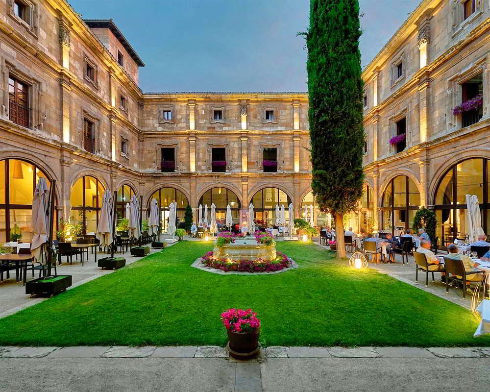 Hotel Real Colegiata San Isidoro Claustro Cenas Concierto Junio 2023