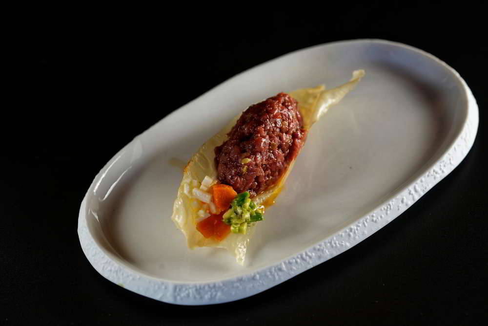 2.-Tartar-de-picaña-con-aliño-Carioca-sobre-crujiente-de-yuka Tartar-de-picaña-con-aliño-Carioca-sobre-crujiente-de-yuka