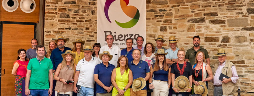 Visita Institucional de la Academia Leonesa de Gastronomía al Consejo Regulador de la Denominación de Origen Bierzo